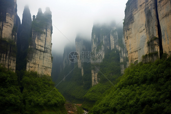 陡峭的山图片