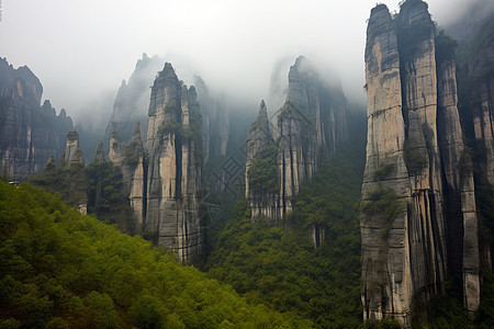 崎岖的山峰图片