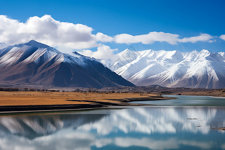 喀什地区的雪山图片