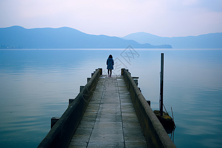 孤独的湖泊图片