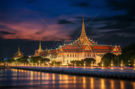 富丽堂皇的皇宫夜景图片