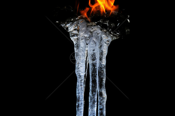 冻结的冰柱和火焰图片