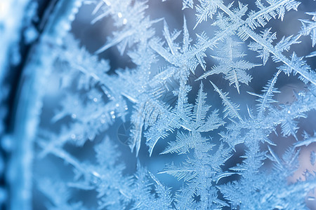 玻璃上冻结的雪花图片