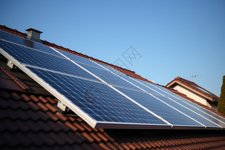 屋顶的太阳能电池板图片