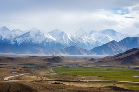 美丽的雪山草原图片