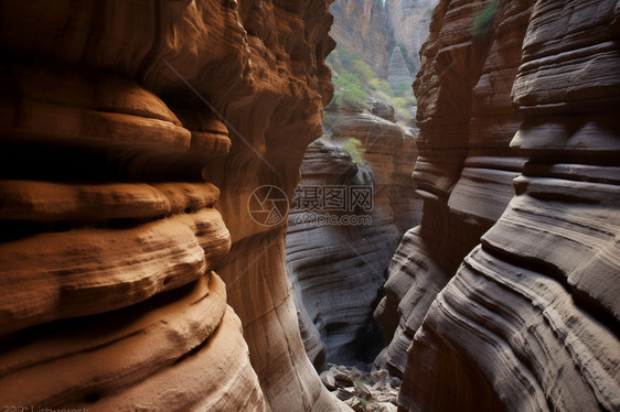 峡谷中的岩石峡谷图片