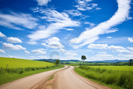 蓝天白云下的道路图片