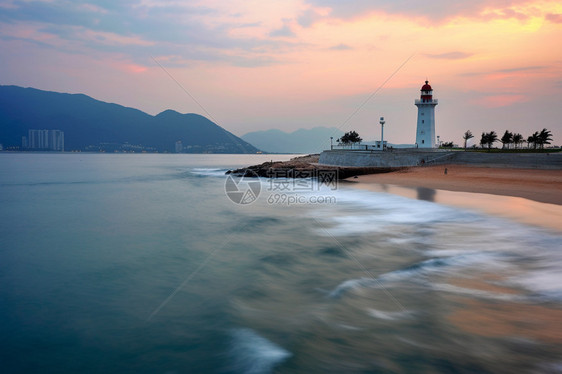 黄昏时的海滩景观图片