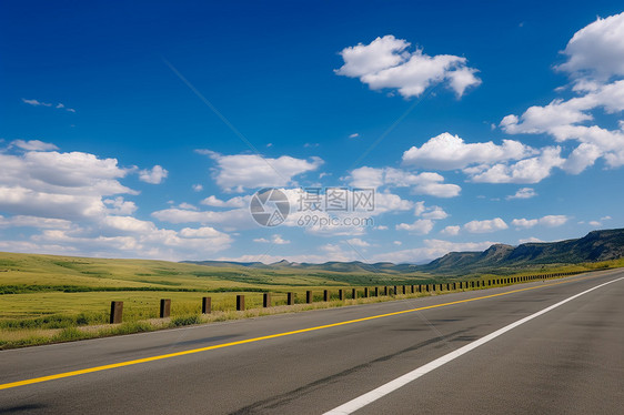 夏季户外平坦的道路图片