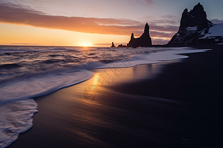 冰岛黑沙滩的自然景观图片