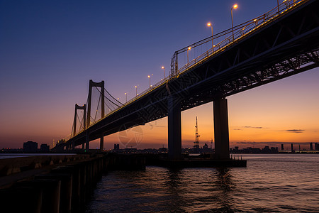 横滨海湾大桥的夜景图片