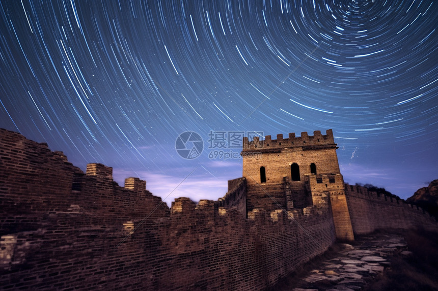 夜空下的建筑美景图片