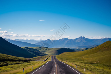 山脉中的道路图片