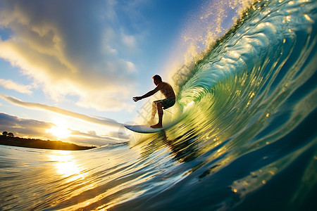 日落下冲浪的男性图片