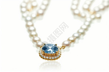 闪亮的宝石珍珠项链背景图片