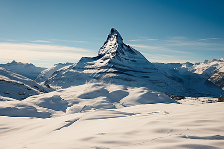 陡峭的雪山图片