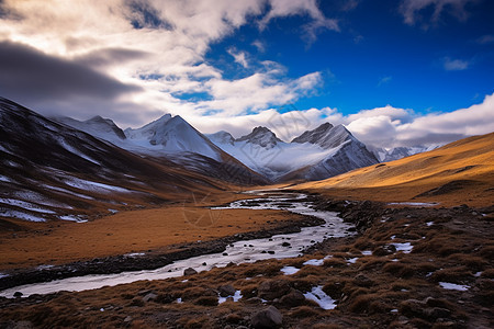 美丽的日出雪山图片