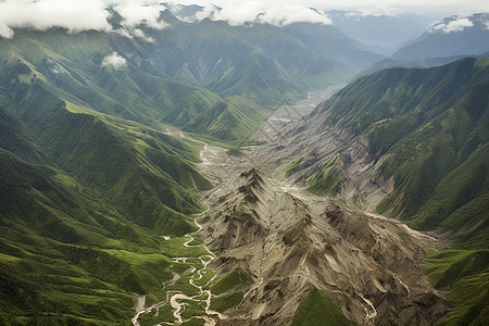 暴雨开车大雨后山体滑坡背景