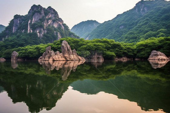 美丽的岩石自然景观图片