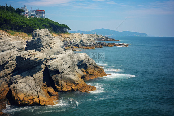 海浪拍打着岩石图片