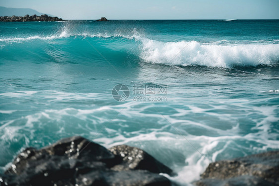 礁石前的海浪图片