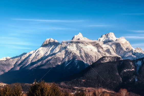 荒原雪山远景图片