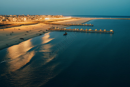 滨海城市的夜晚景观图片