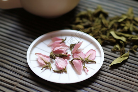 茶碟里的牡丹王图片