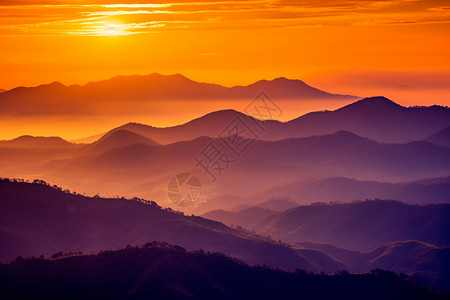 云盘日出唯美的云盆山背景