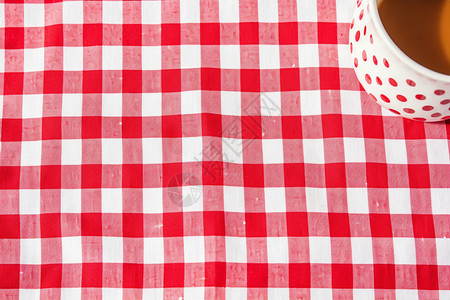 红色的格纹桌布图片
