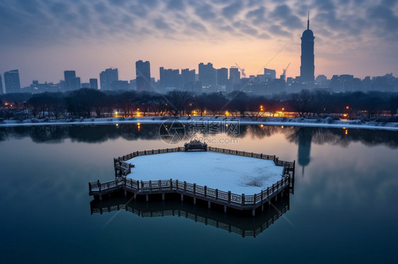 城市湖面风景图片