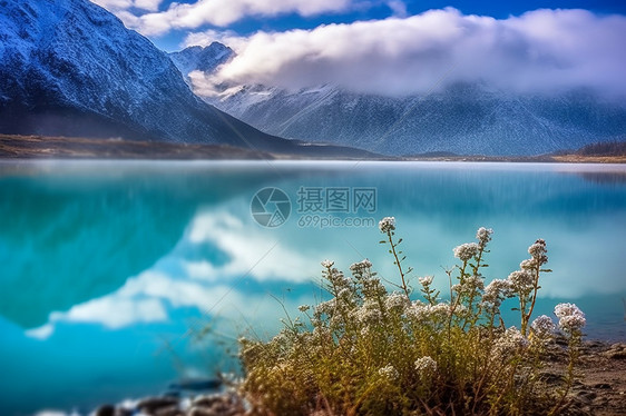 西藏地区的蓝色冉乌湖图片