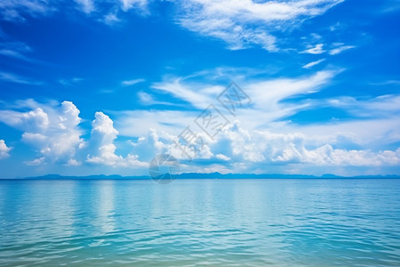 蓝色的天空和海水图片