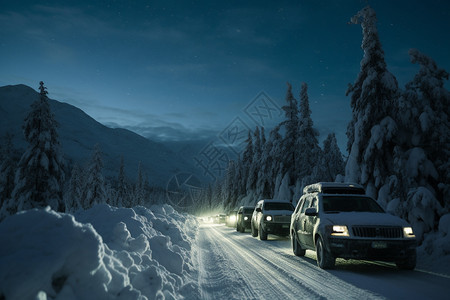驾车旅行夜晚雪山中行驶的车辆背景