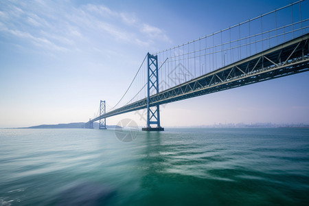 海面上建筑的桥梁背景图片