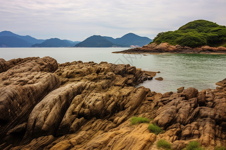 怪石嶙峋的海滩图片