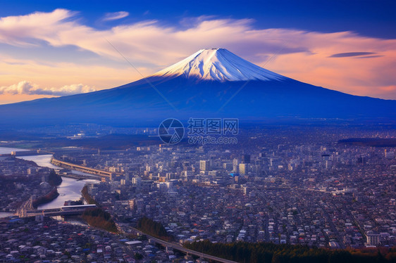 日落时分的富士山景观图片
