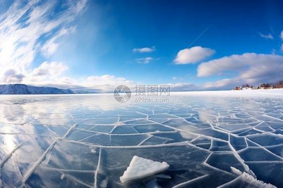 冰冻的湖水图片