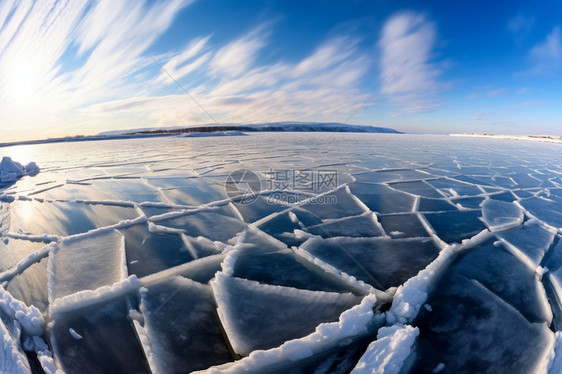 结冰的冰湖图片