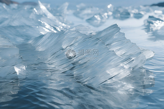 冬季结冰的湖面图片