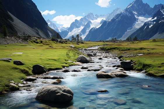 美丽的山川湖泊和草地图片