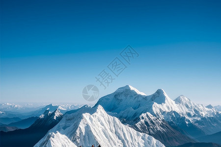 户外雄伟的雪山背景图片