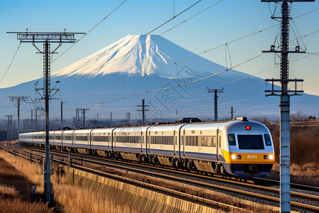 横穿东京的列车图片