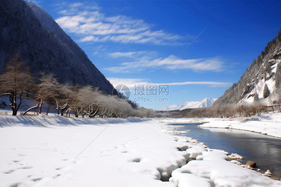 冬季户外高原的美丽景观图片