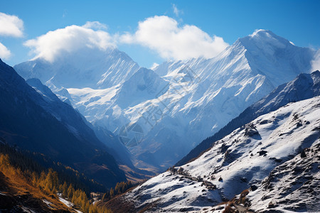美丽的雪山山脉景观图片