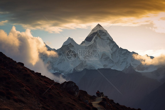 多云的山川图片