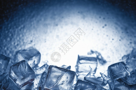 冰冻的透明冰块图片