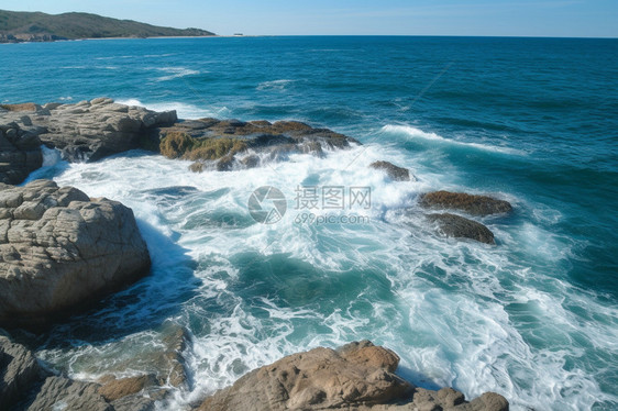 岩石拍打海水图片