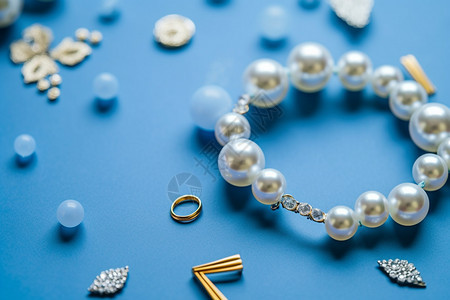 一串美丽的珍珠手链图片
