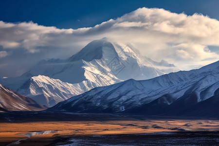 宽宽的雪山图片